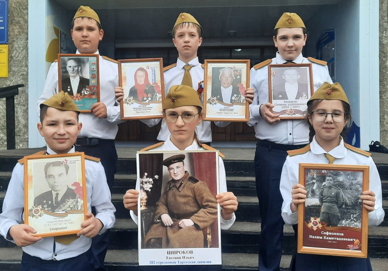 Классный час «Герой моей семьи».